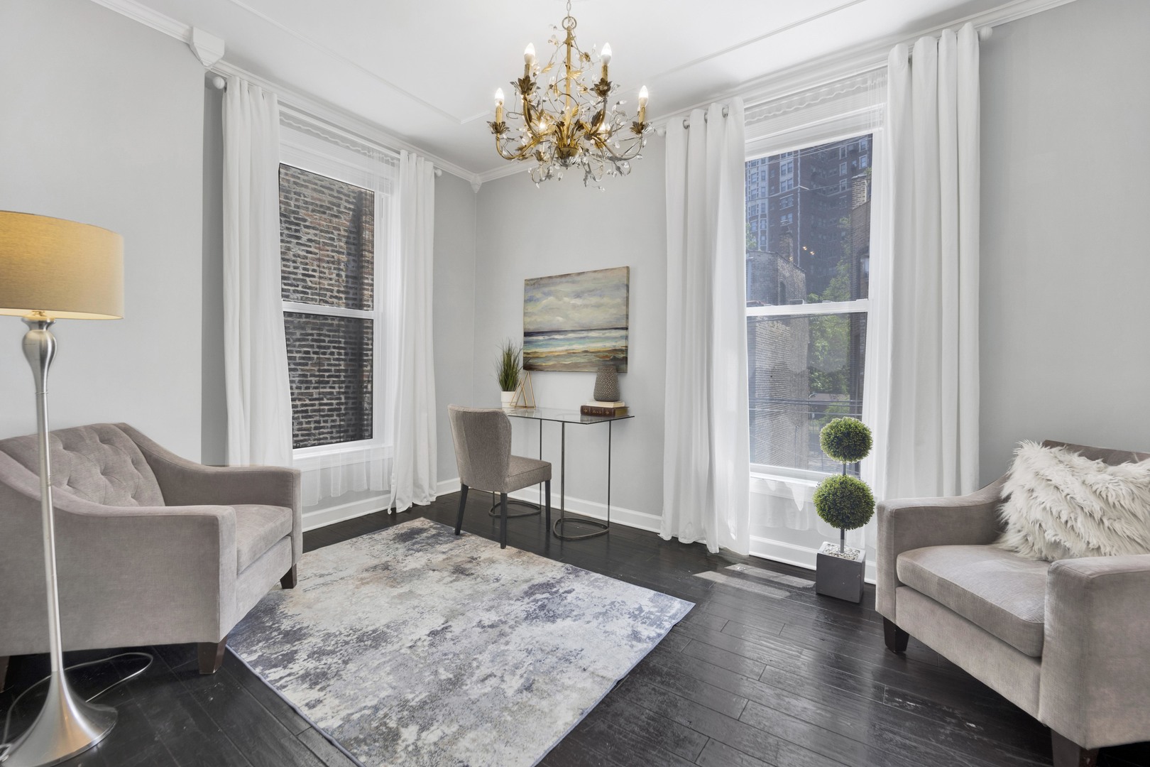 435 W Roslyn Place Unit: 2E