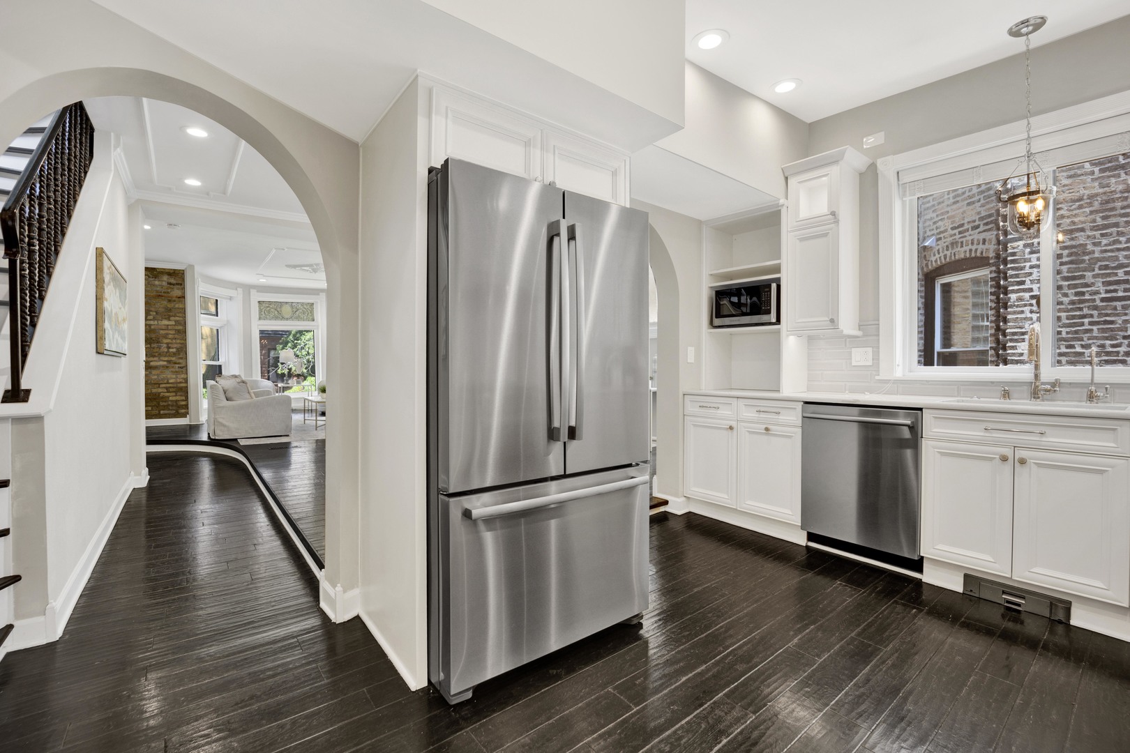435 W Roslyn Place Unit: 2E