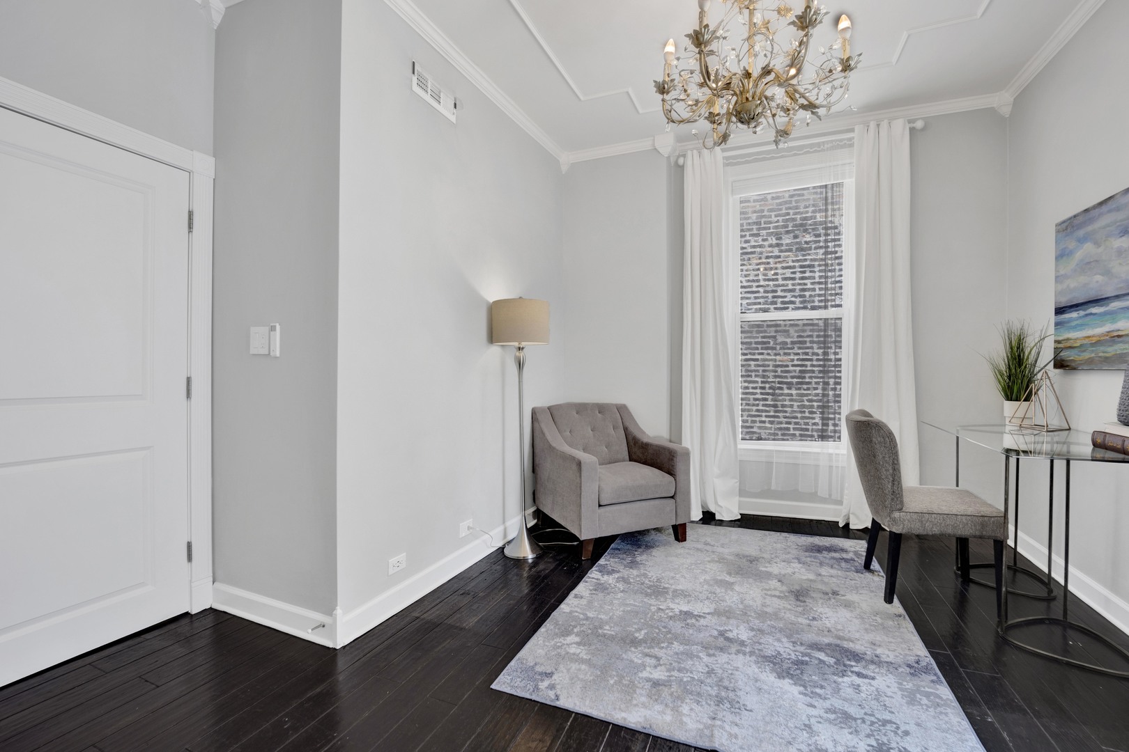 435 W Roslyn Place Unit: 2E