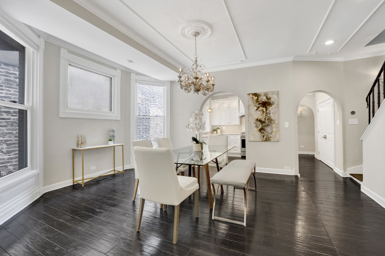 435 W Roslyn Place Unit: 2E