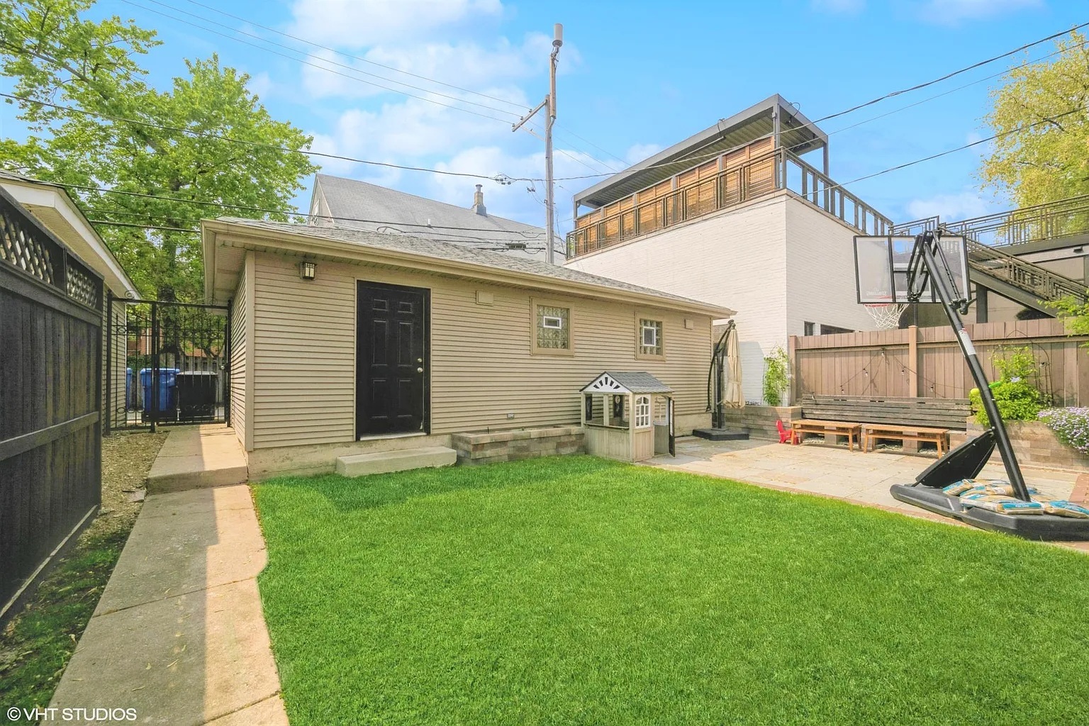 3120 N Leavitt Street