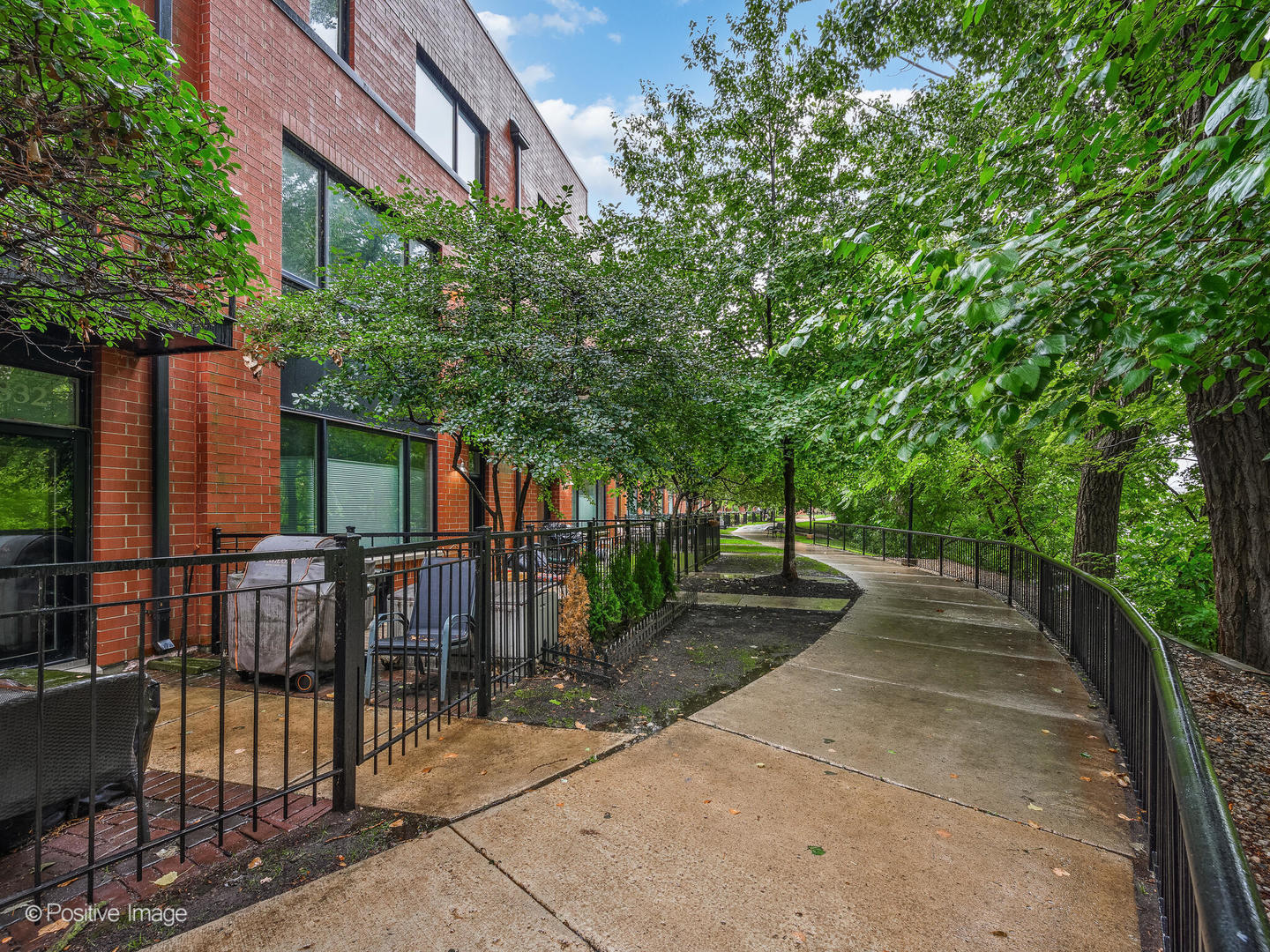 2834 N RIVERWALK Drive