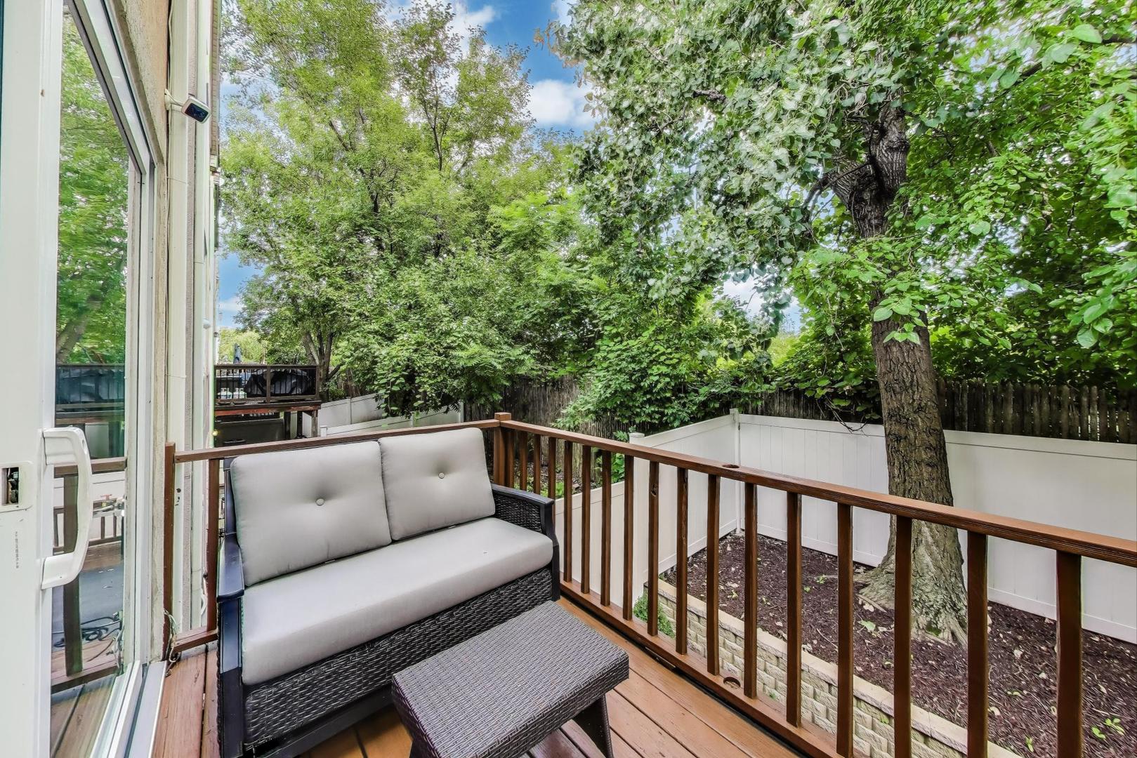 1800 W Diversey Parkway Unit: D