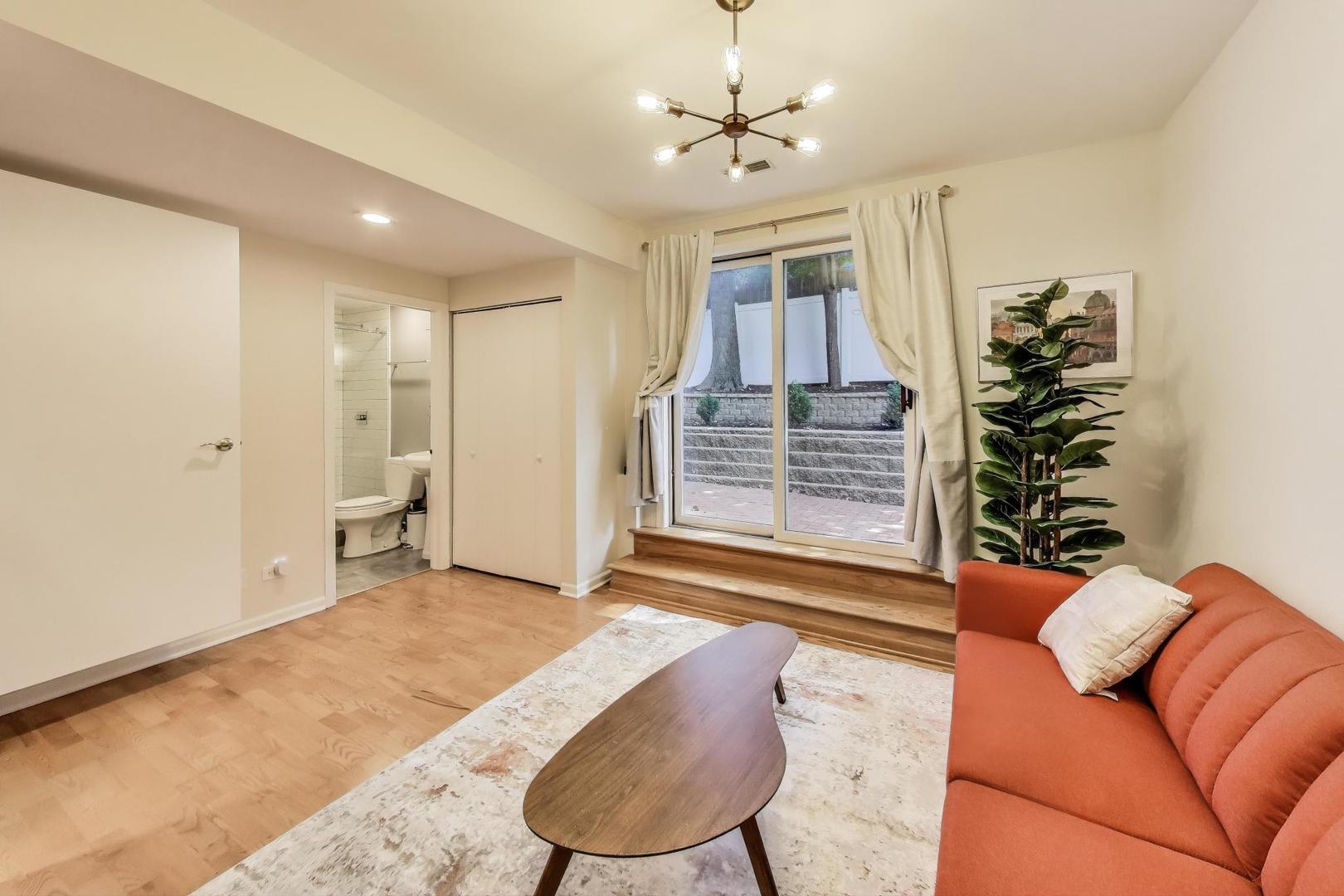 1800 W Diversey Parkway Unit: D
