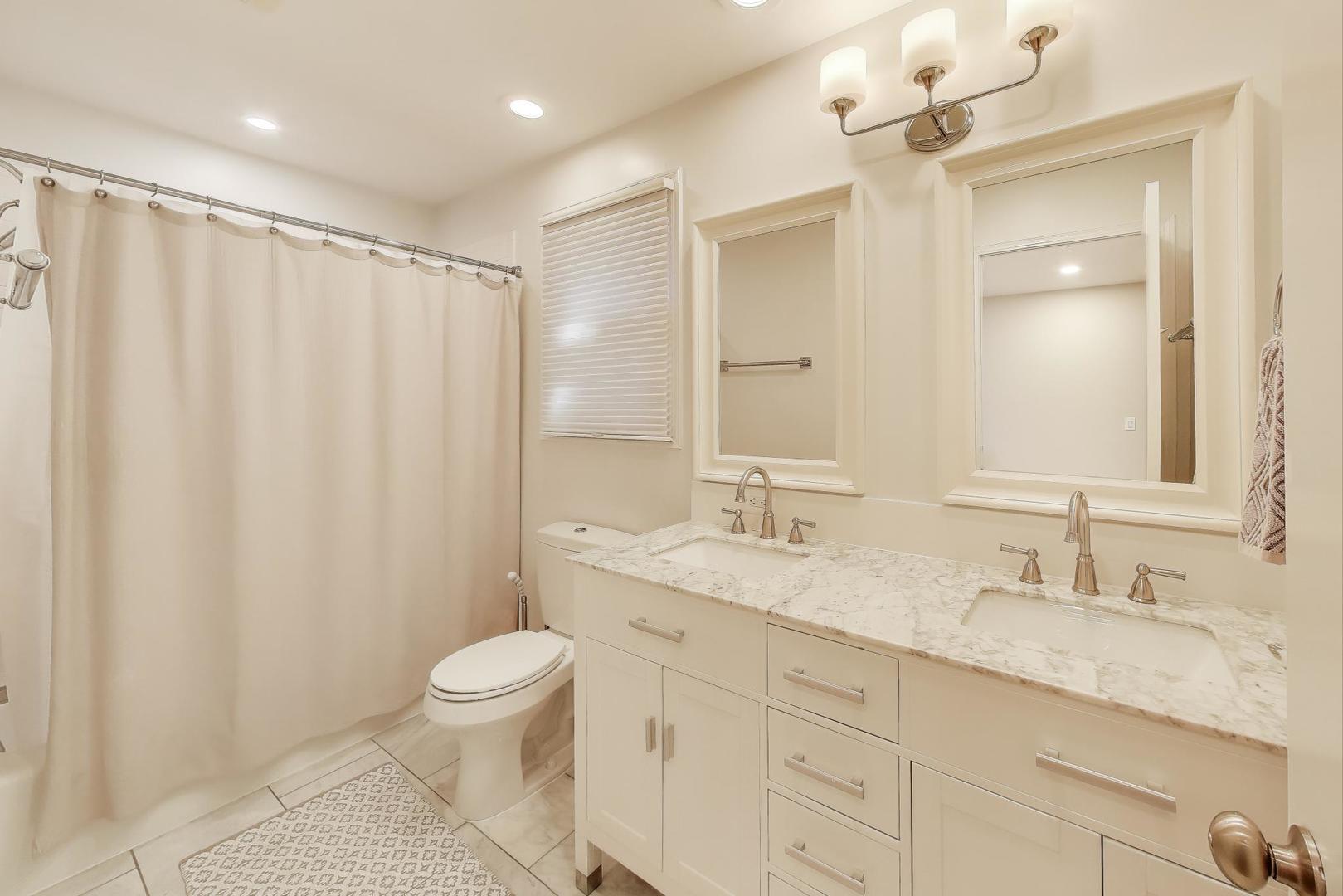 1800 W Diversey Parkway Unit: D