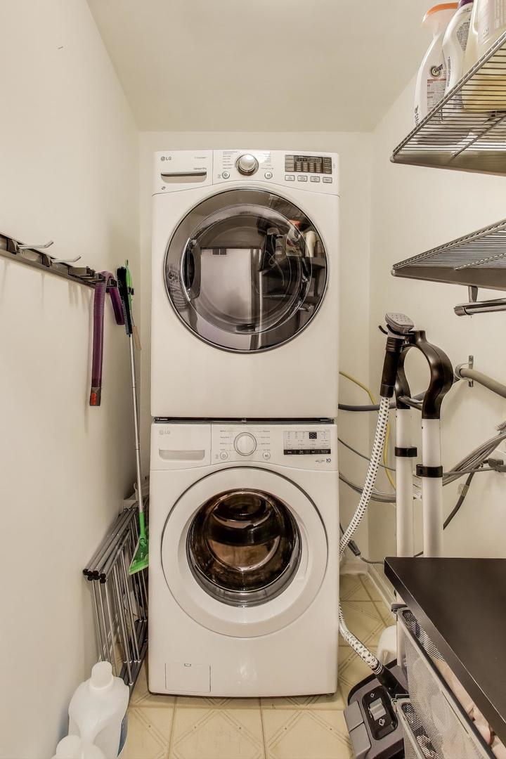 1800 W Diversey Parkway Unit: D