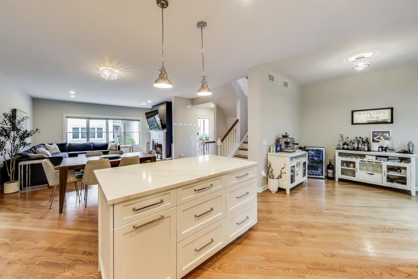 1800 W Diversey Parkway Unit: D