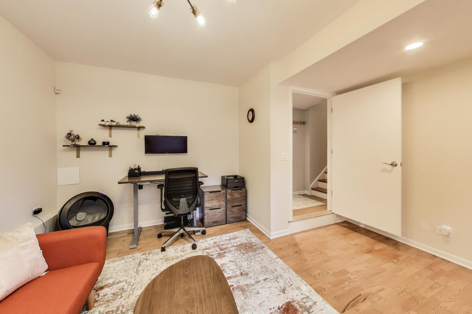 1800 W Diversey Parkway Unit: D