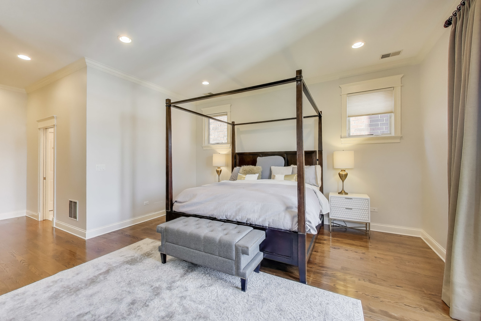 2118 W Melrose Street