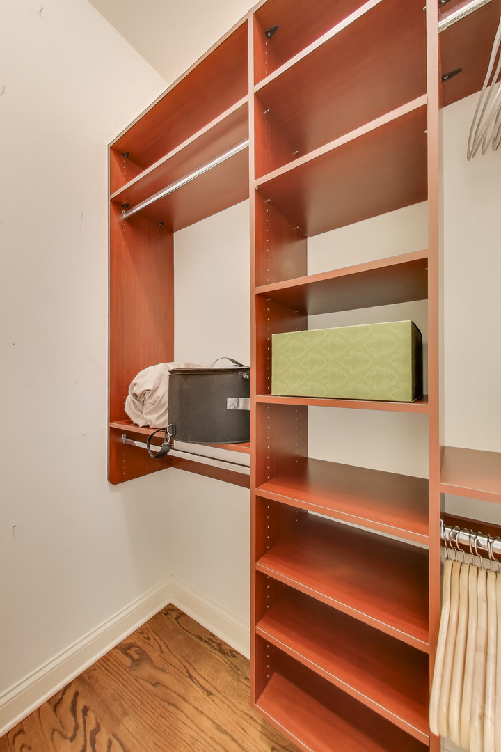 2118 W Melrose Street