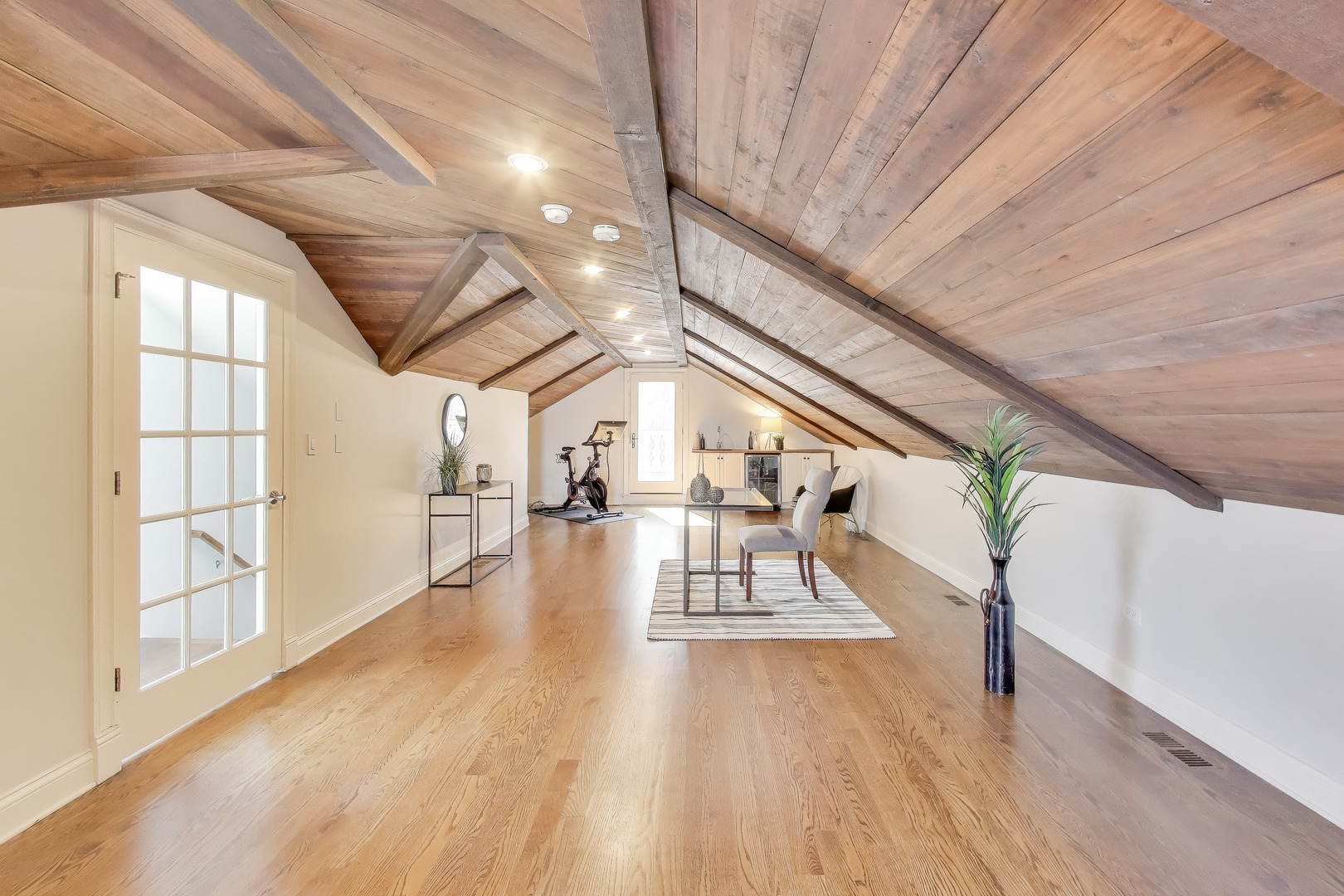 2118 W Melrose Street