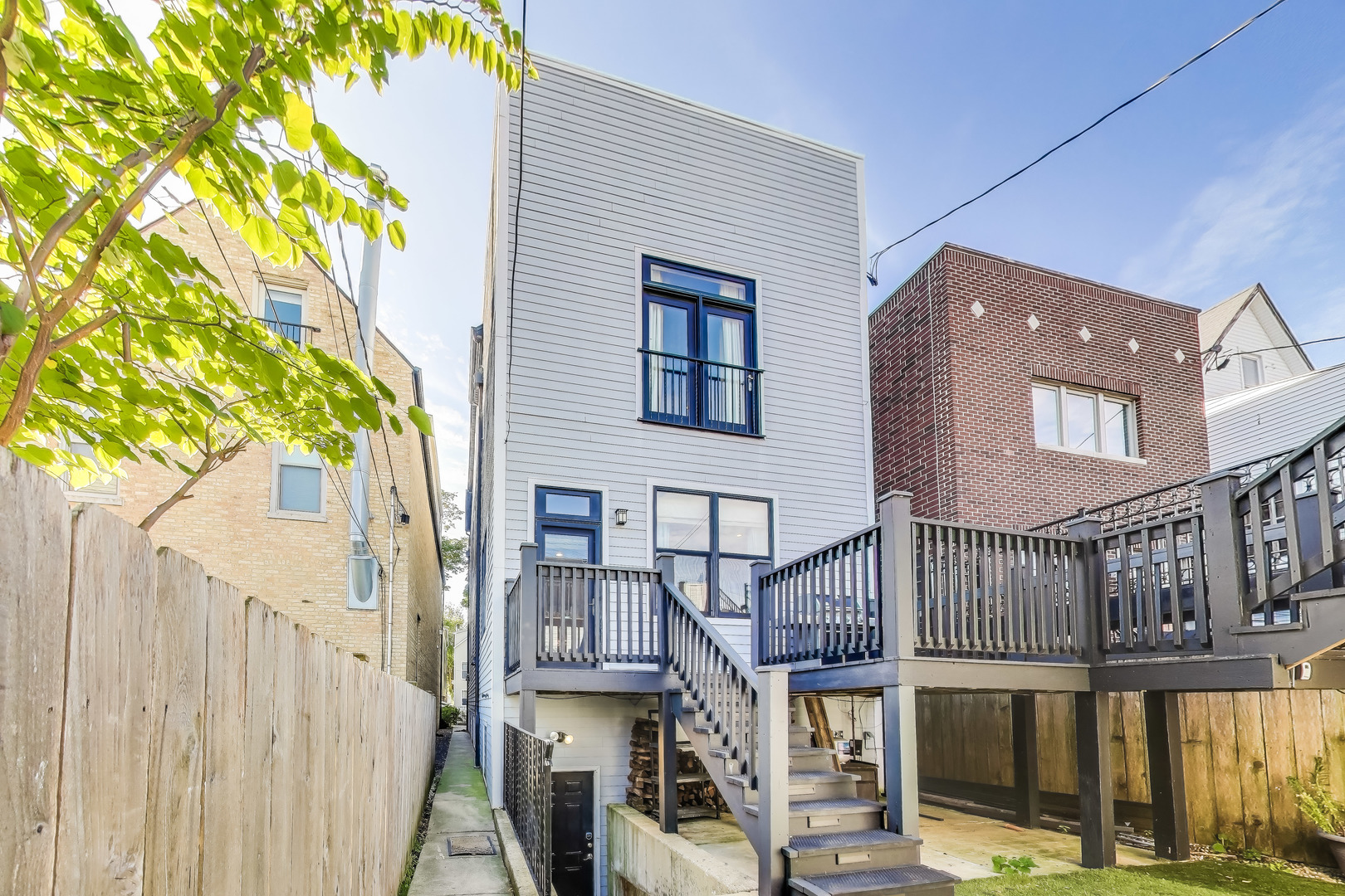 2118 W Melrose Street