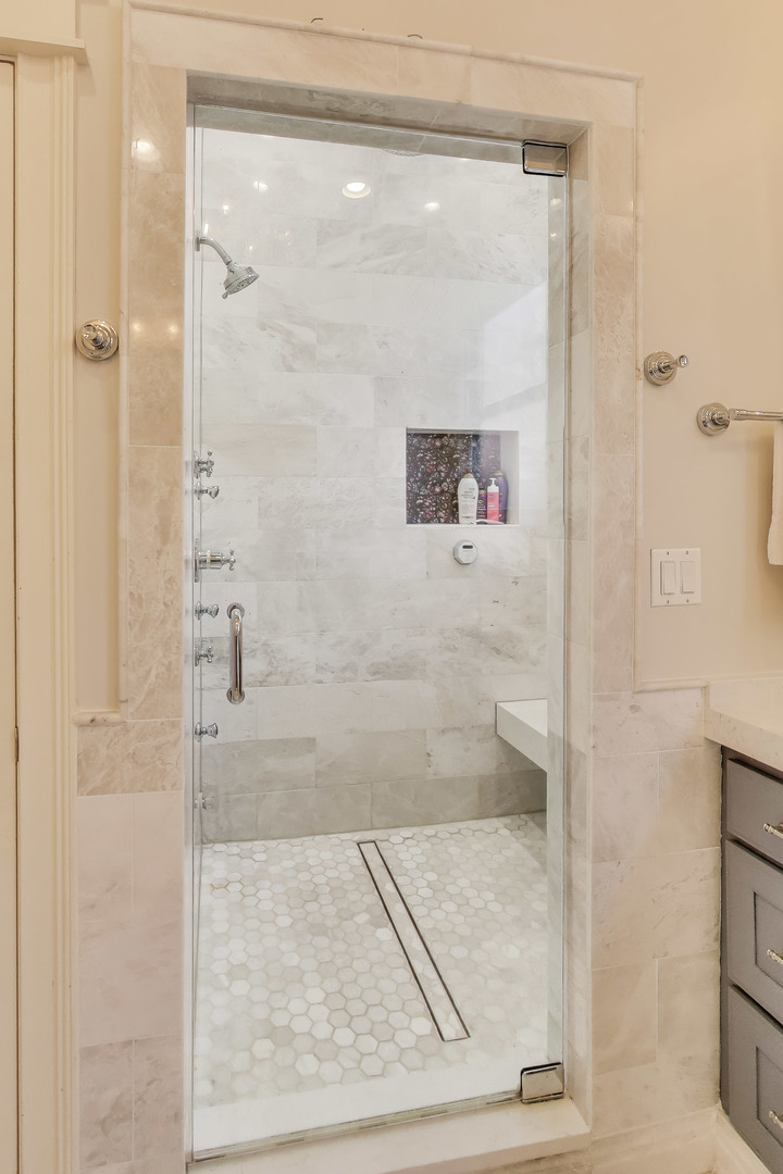 2118 W Melrose Street