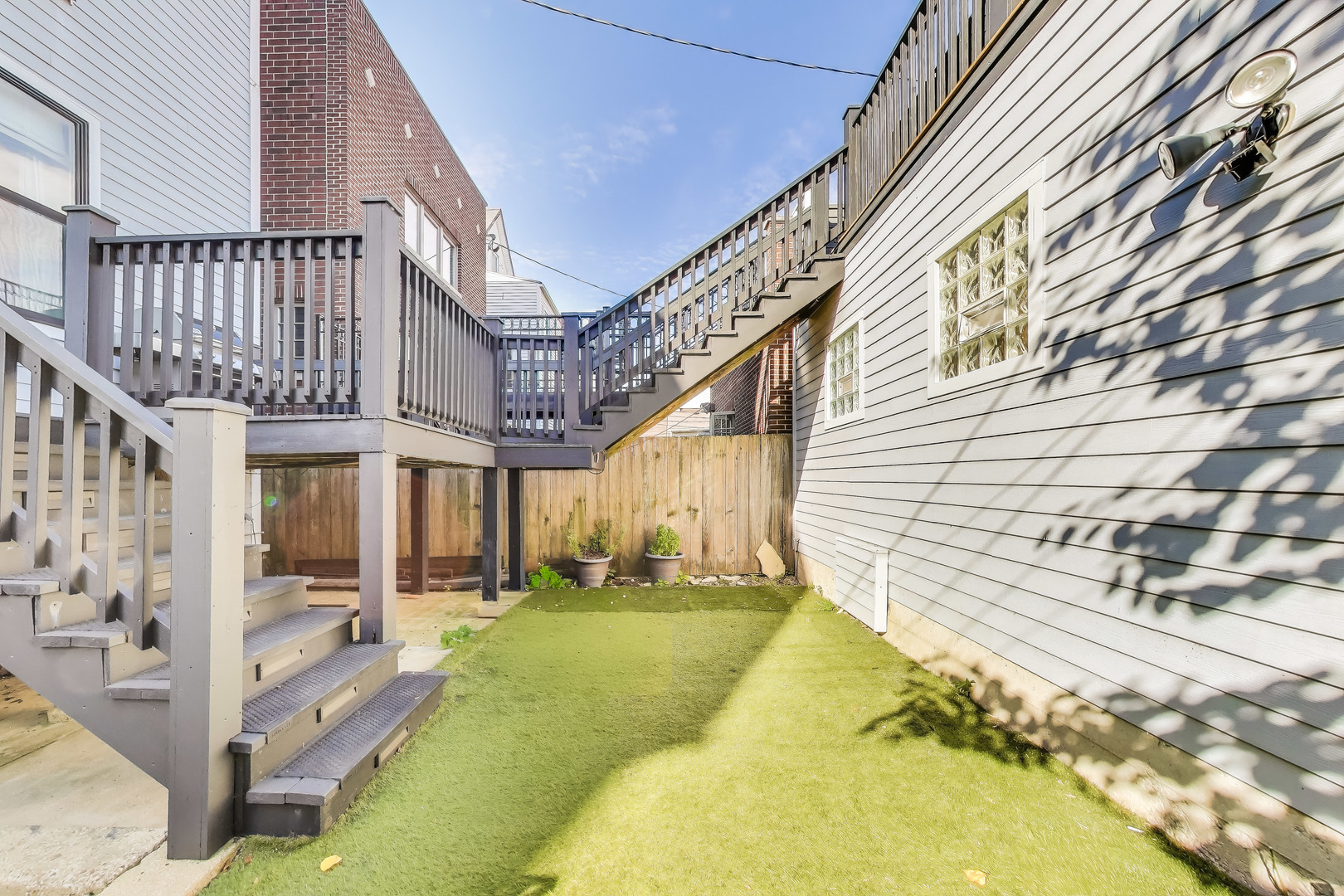 2118 W Melrose Street