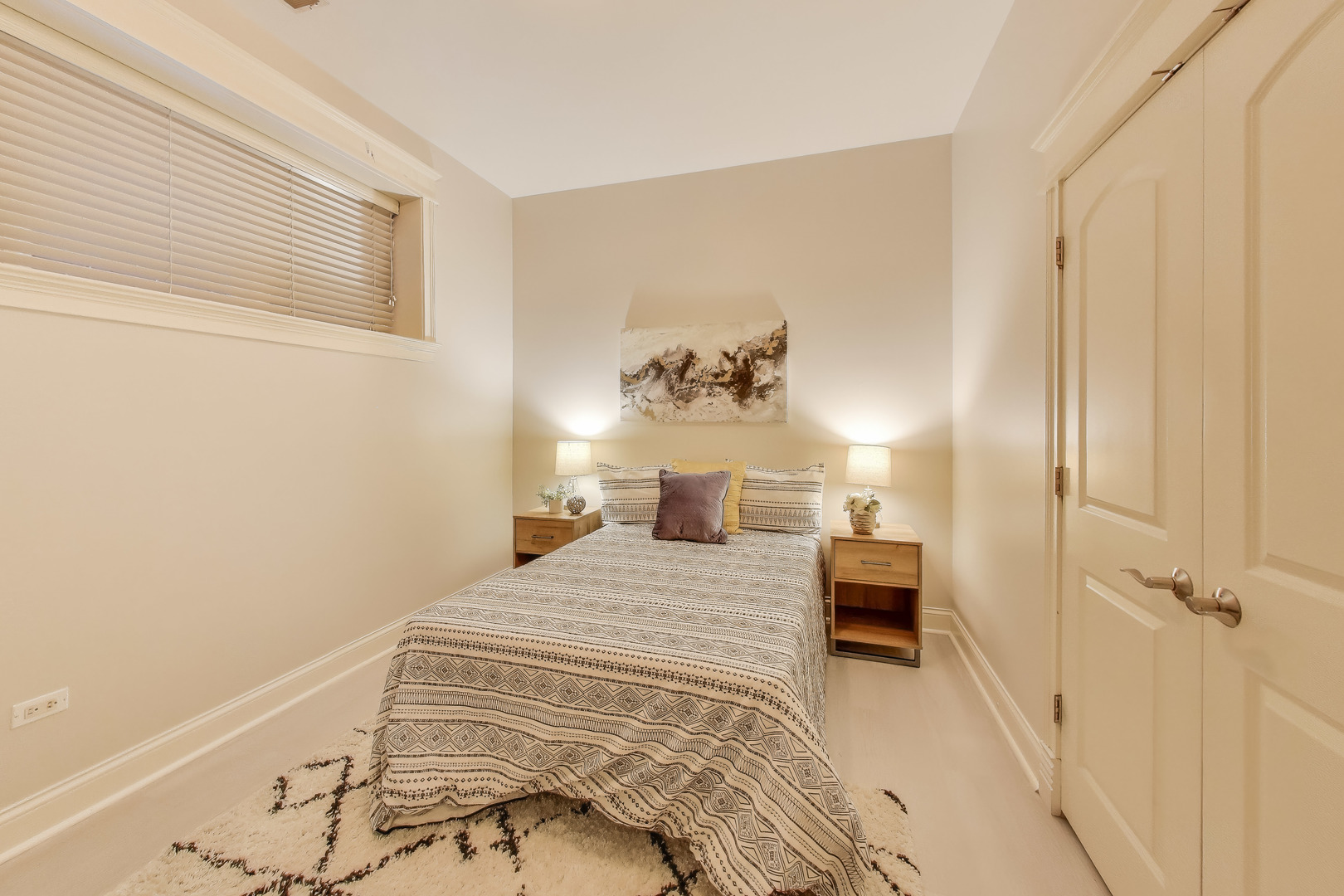 2118 W Melrose Street