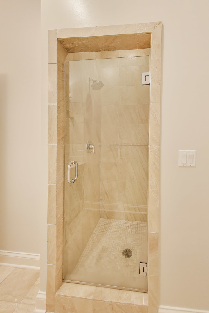 2118 W Melrose Street