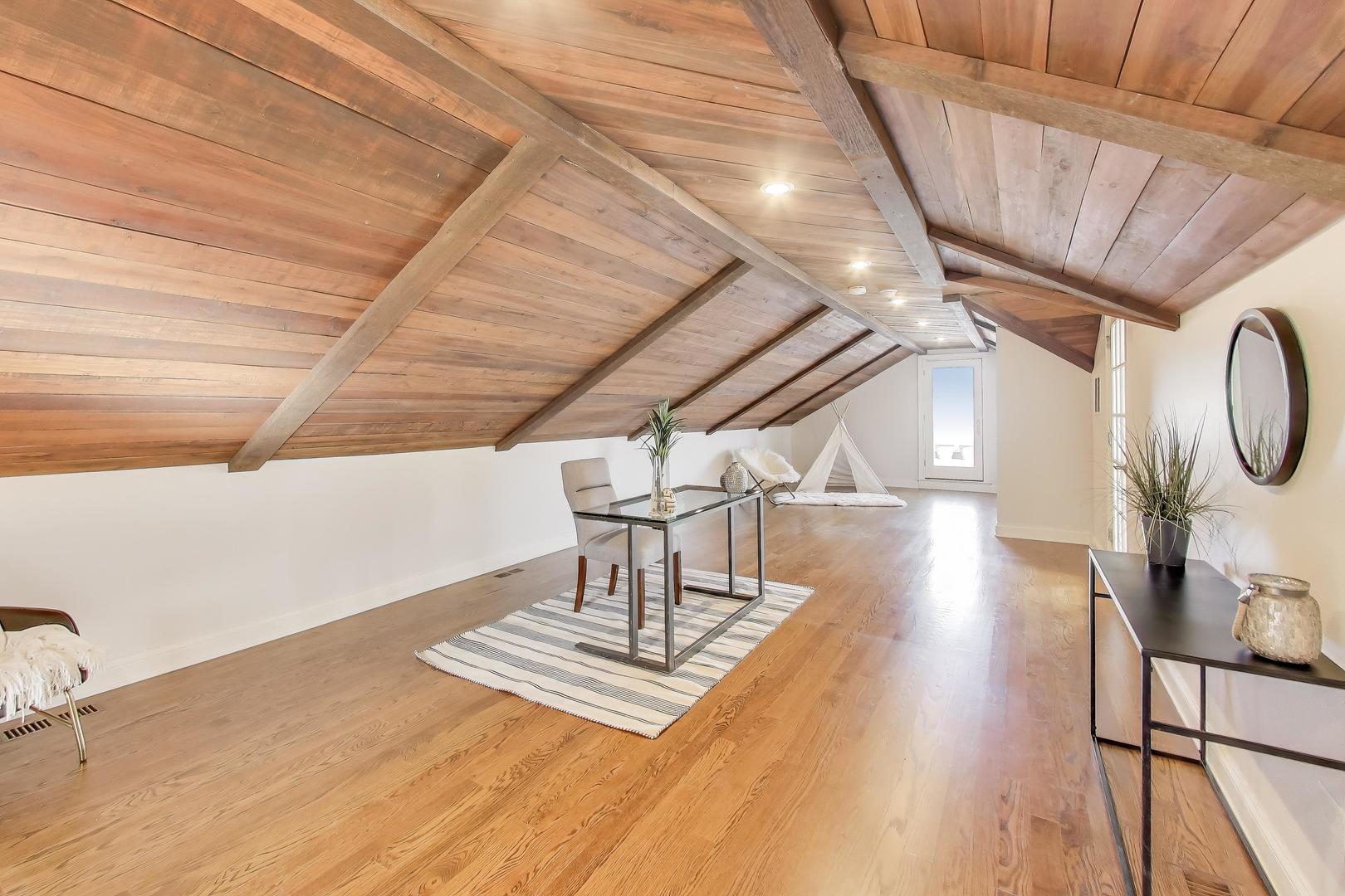 2118 W Melrose Street