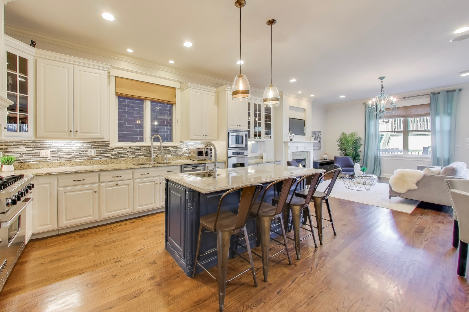 2118 W Melrose Street