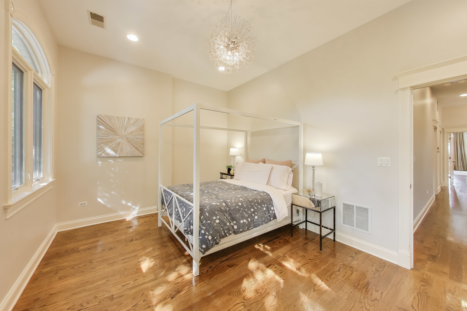 2118 W Melrose Street