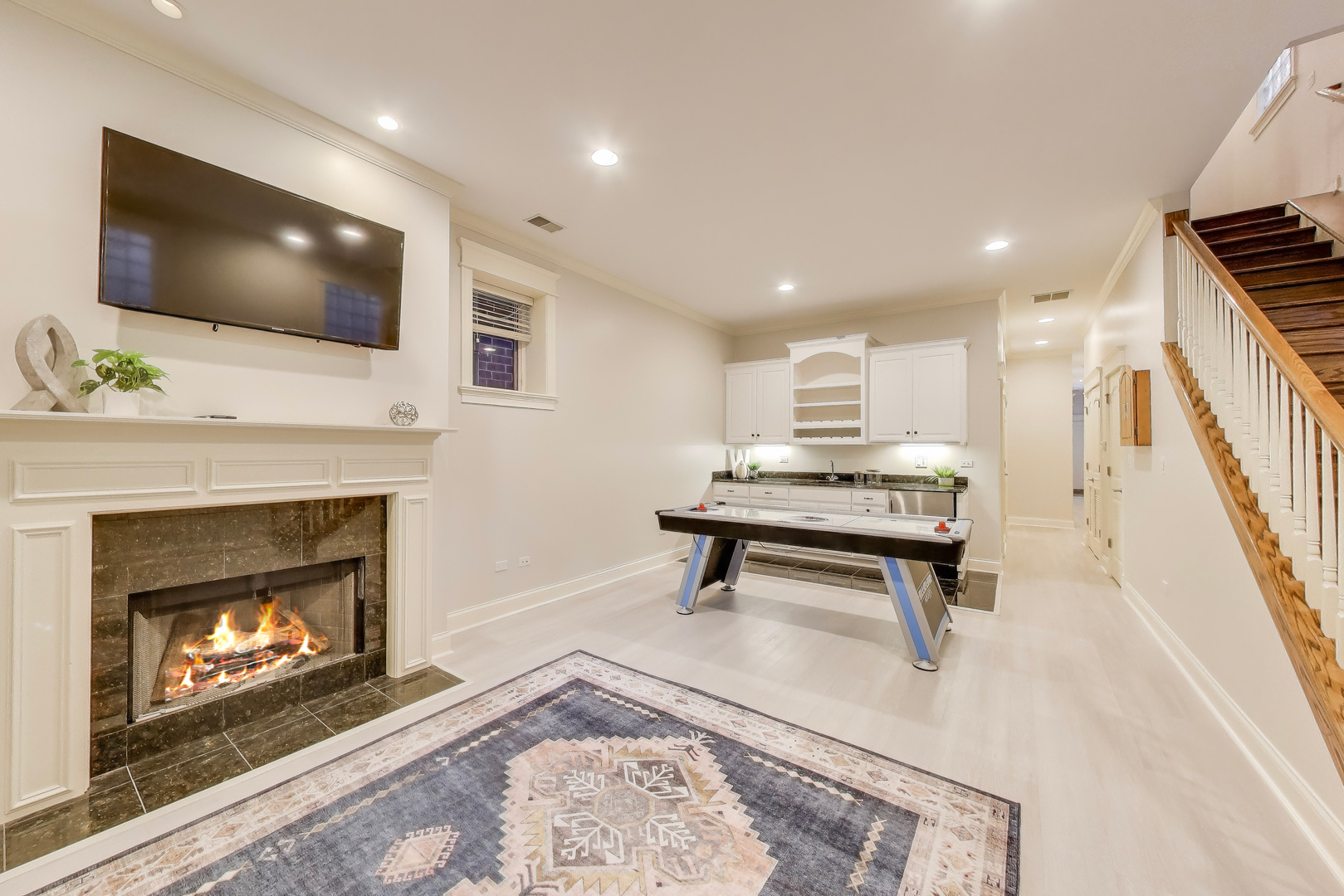 2118 W Melrose Street