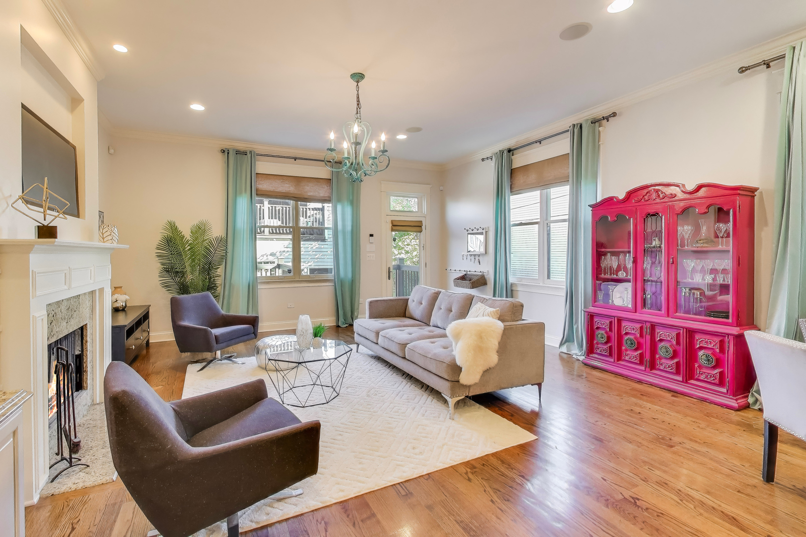 2118 W Melrose Street