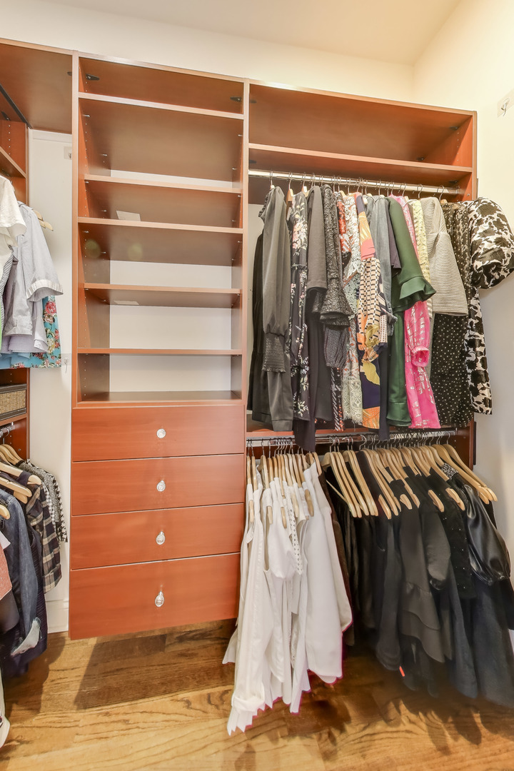 2118 W Melrose Street