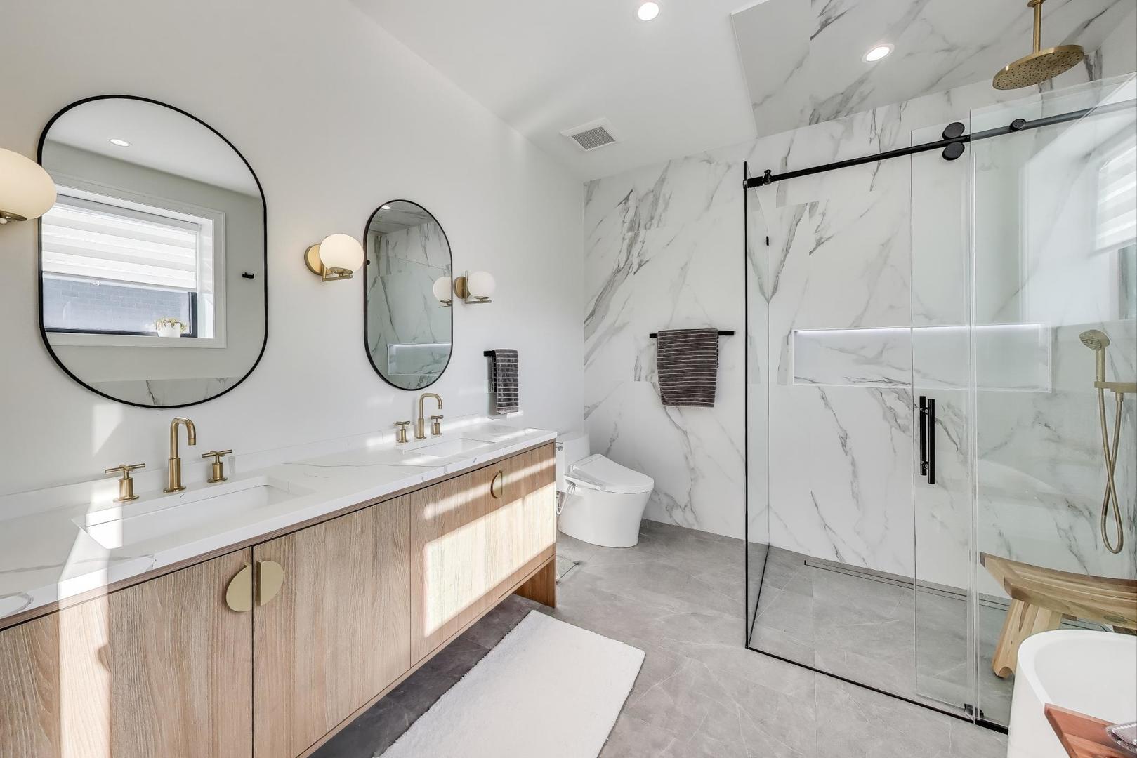 2141 W Belmont Avenue Unit: 3