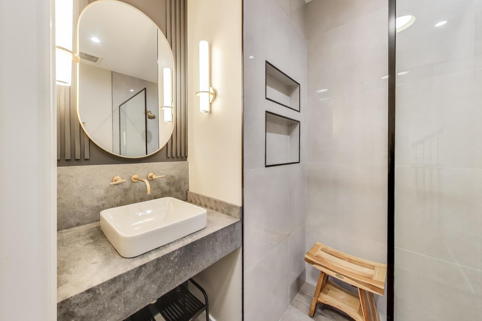 2141 W Belmont Avenue Unit: 3