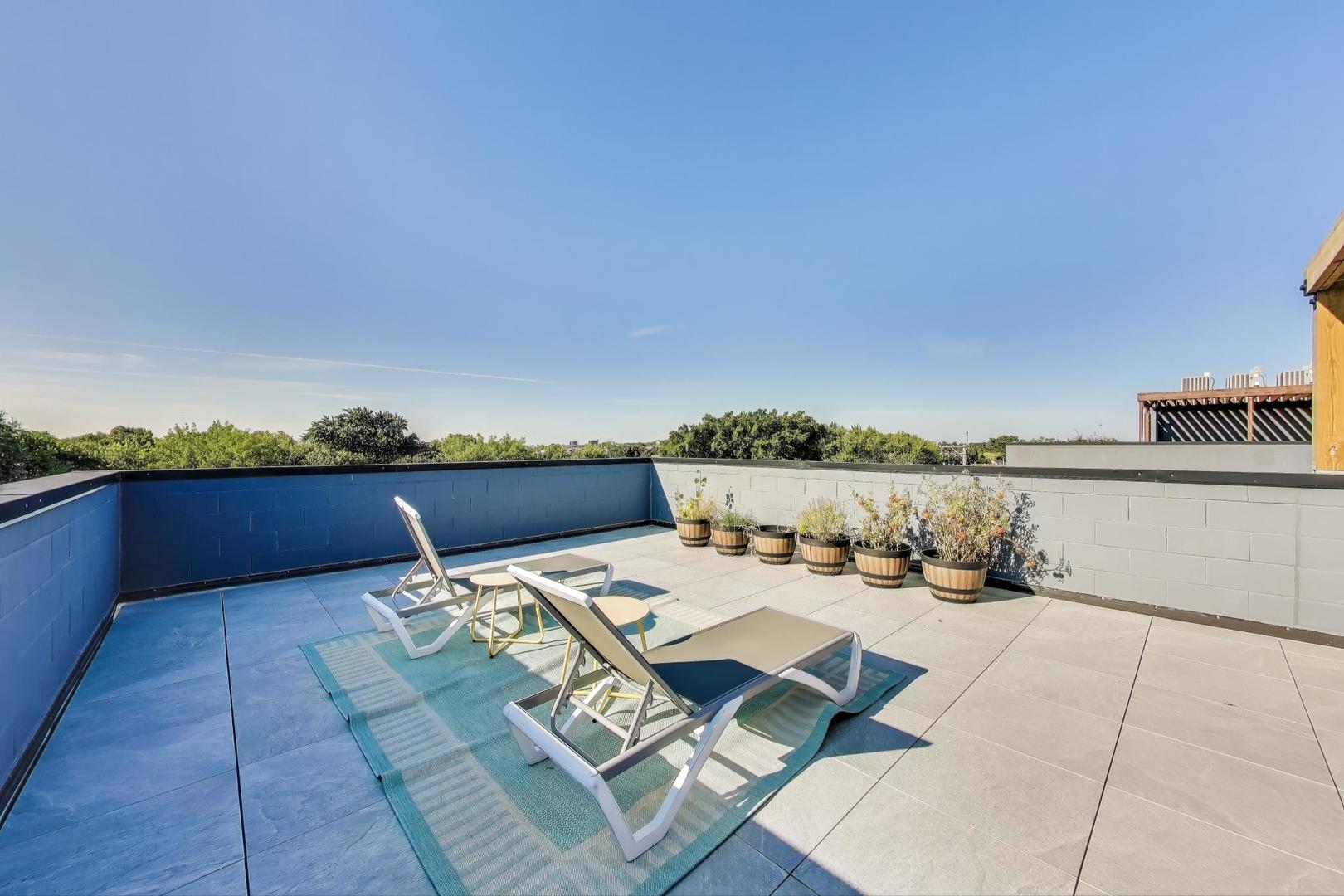 2141 W Belmont Avenue Unit: 3
