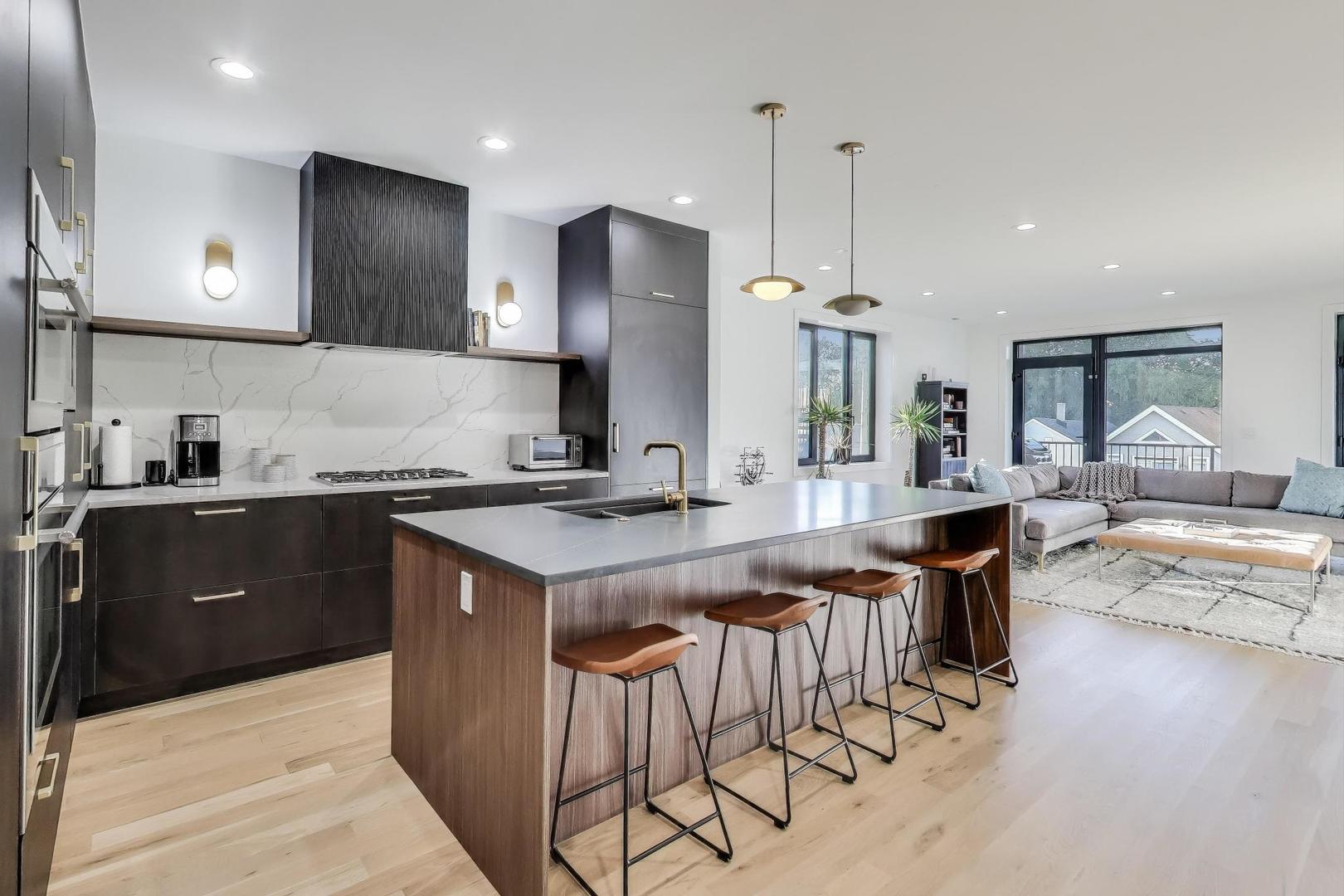 2141 W Belmont Avenue Unit: 3