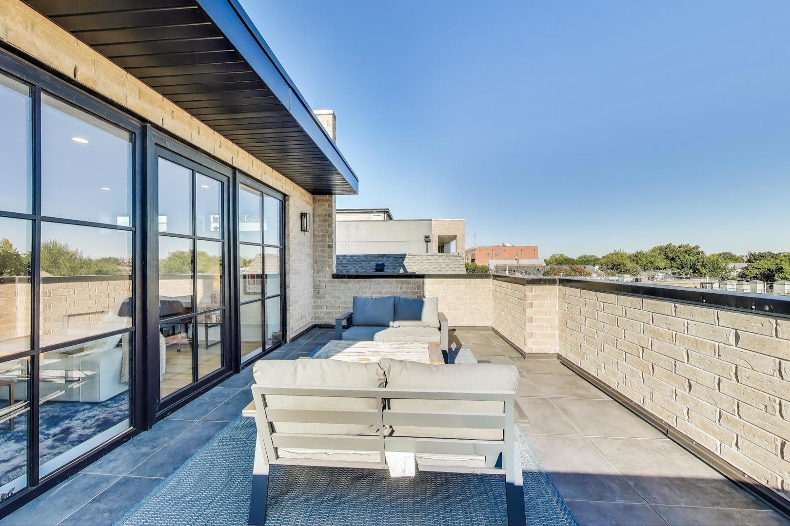 2141 W Belmont Avenue Unit: 3
