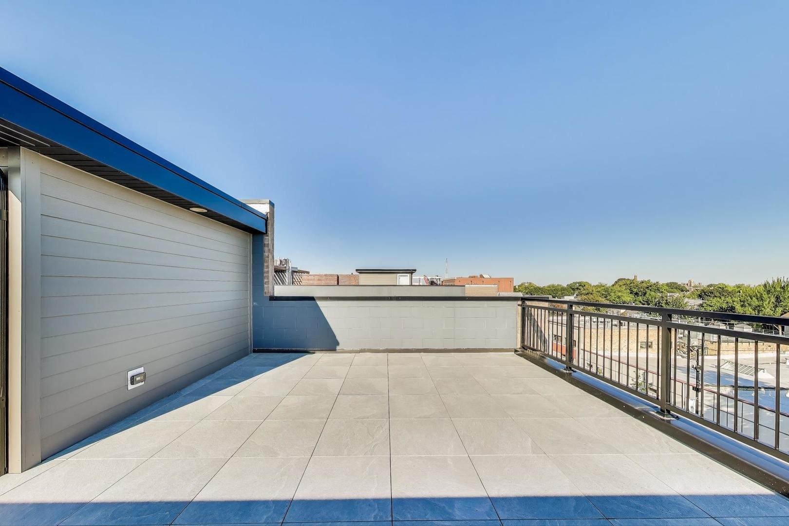 2141 W Belmont Avenue Unit: 3