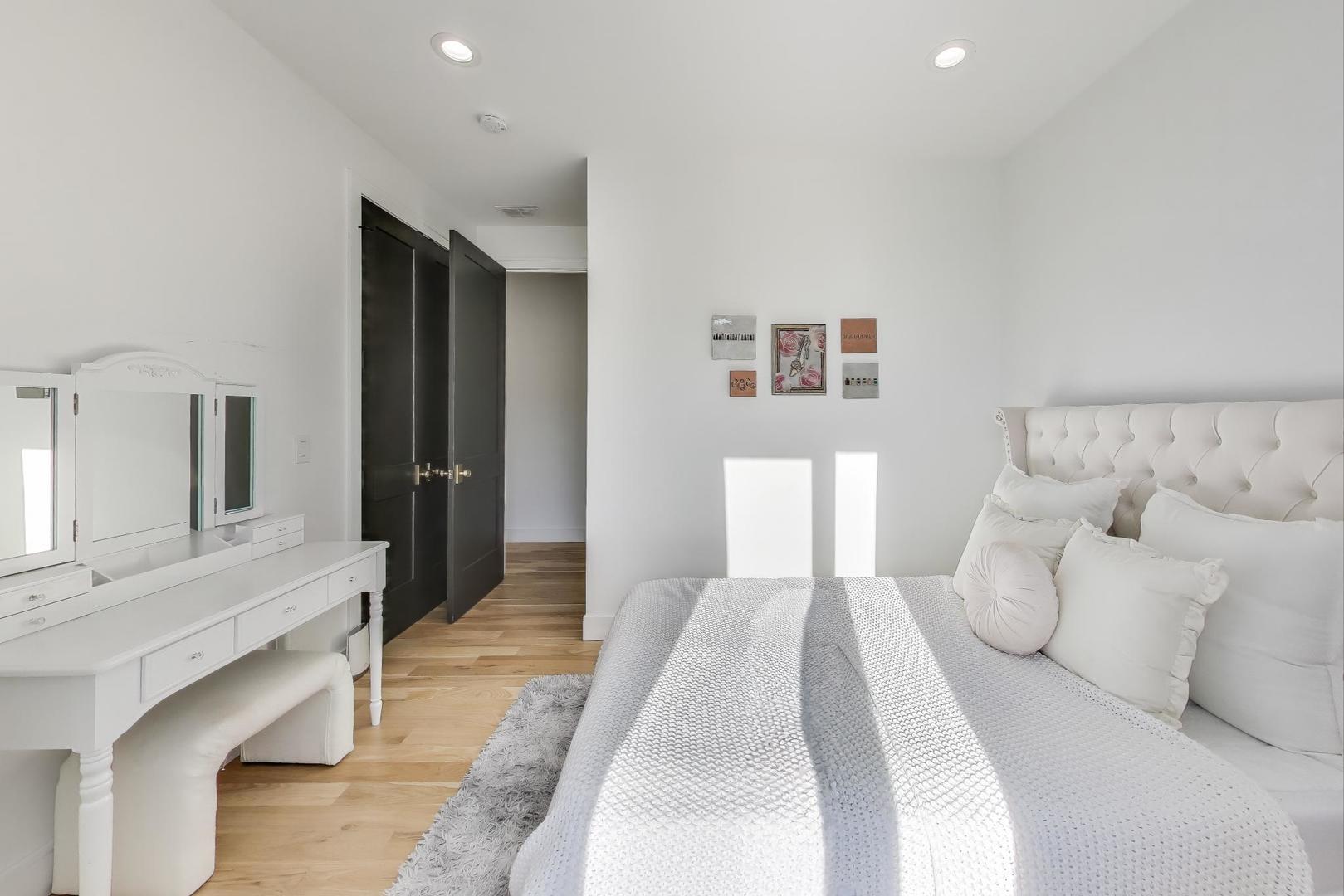 2141 W Belmont Avenue Unit: 3