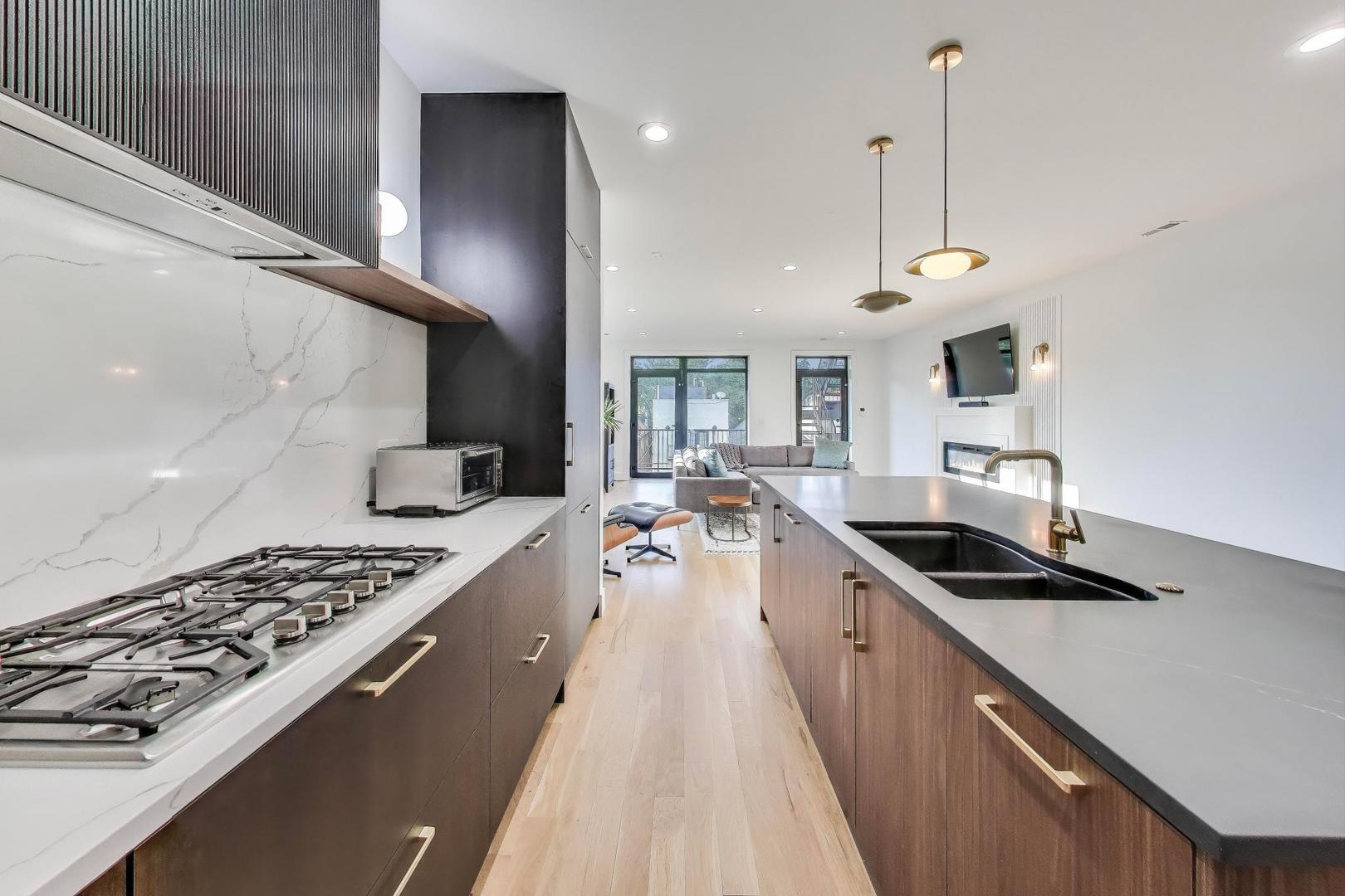 2141 W Belmont Avenue Unit: 3