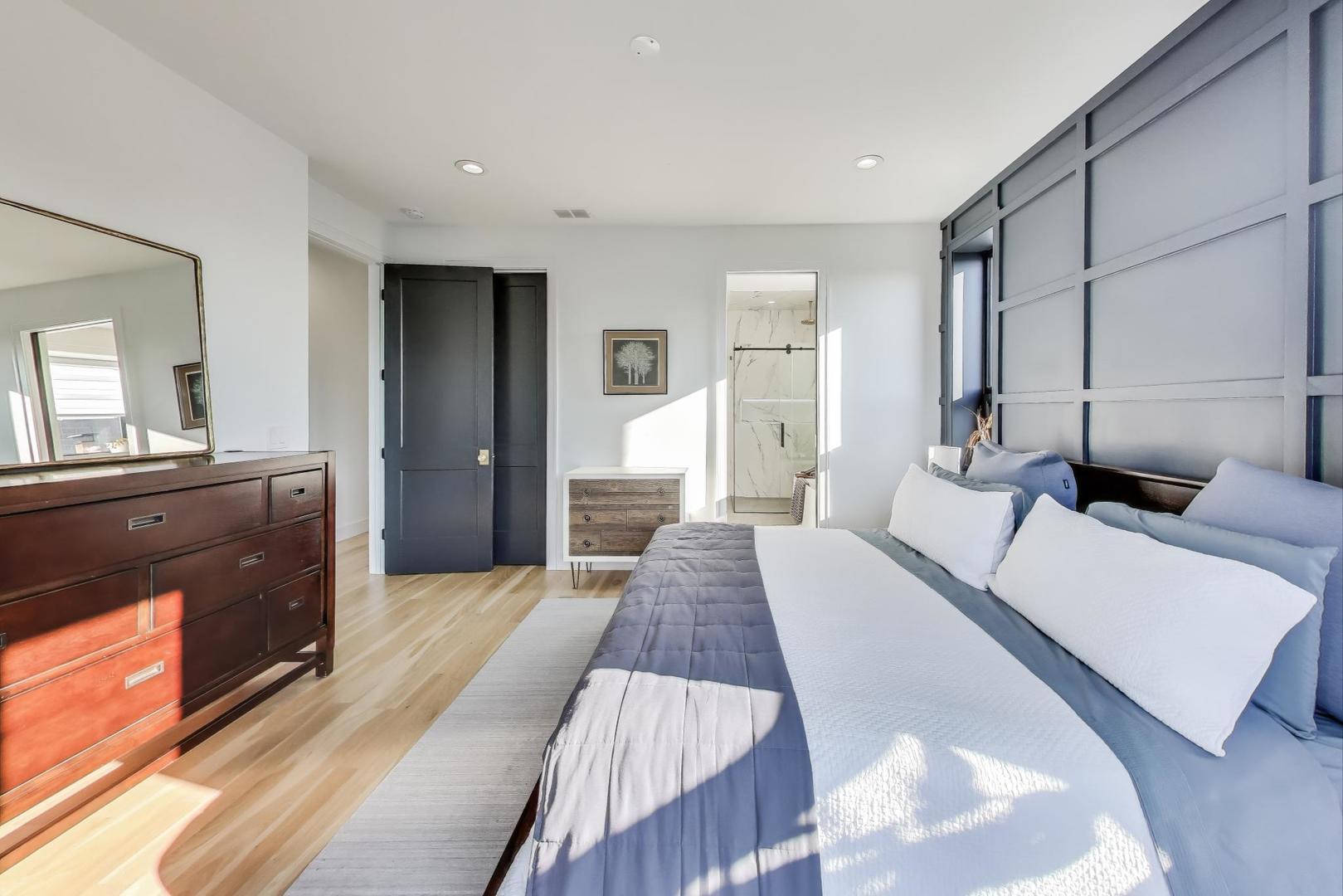 2141 W Belmont Avenue Unit: 3