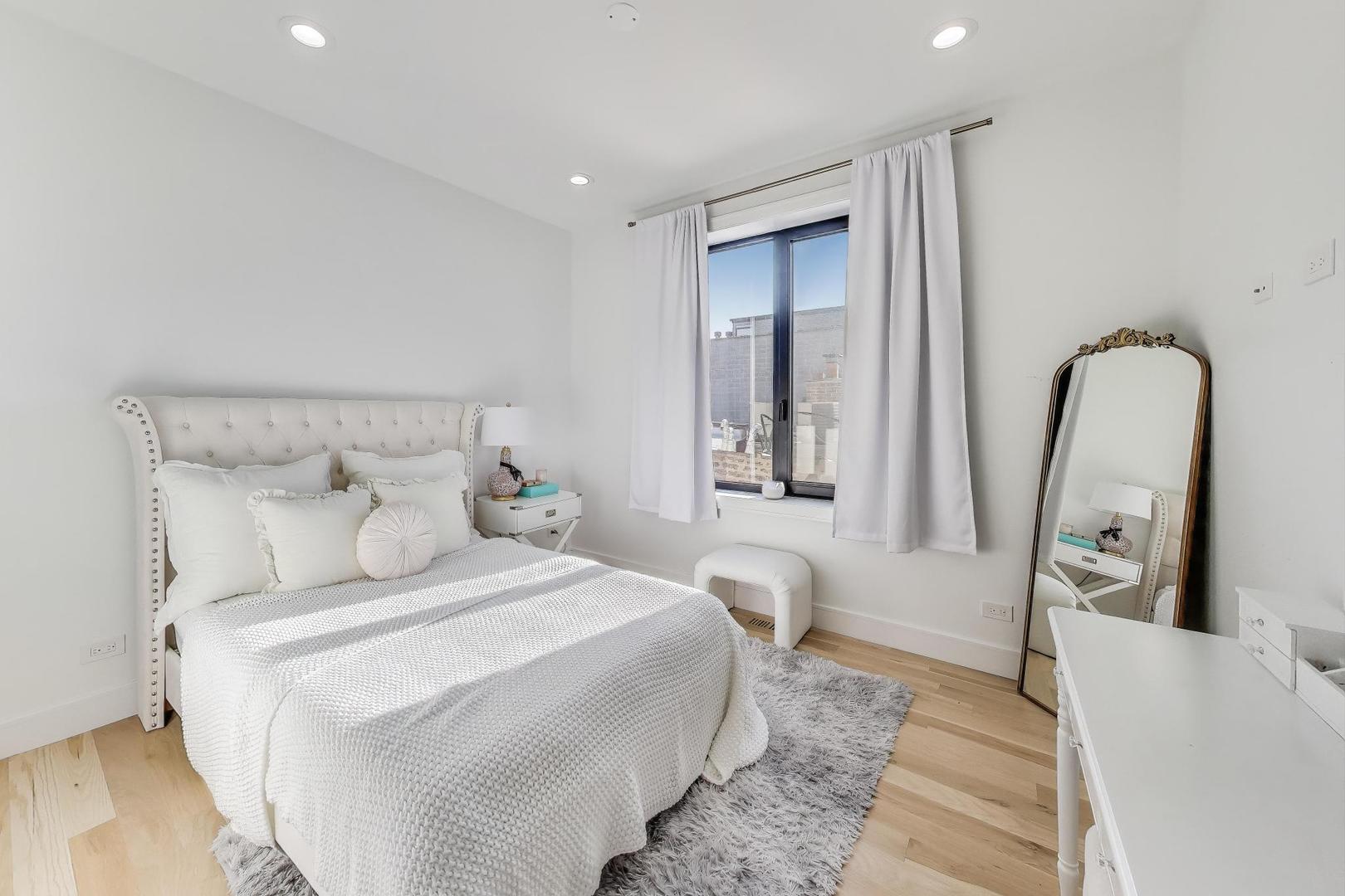 2141 W Belmont Avenue Unit: 3