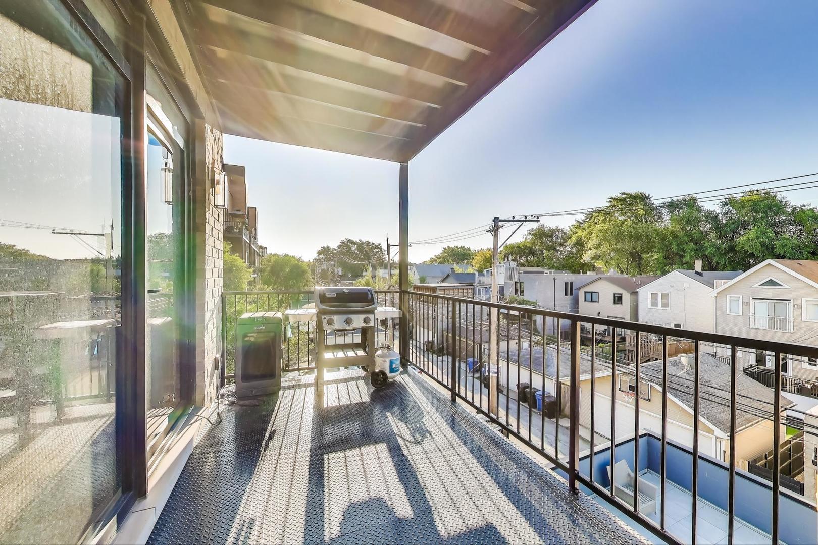 2141 W Belmont Avenue Unit: 3
