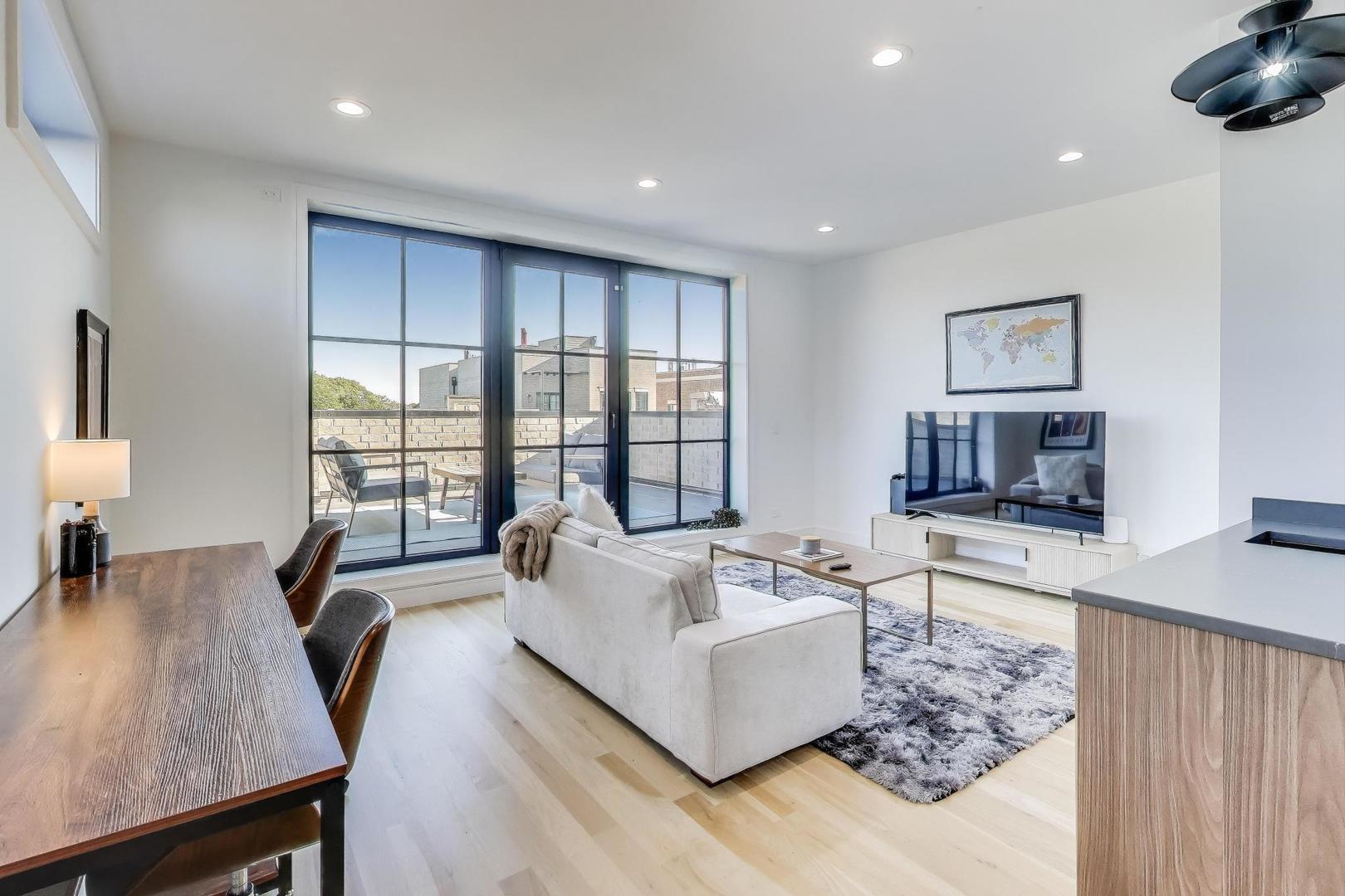 2141 W Belmont Avenue Unit: 3
