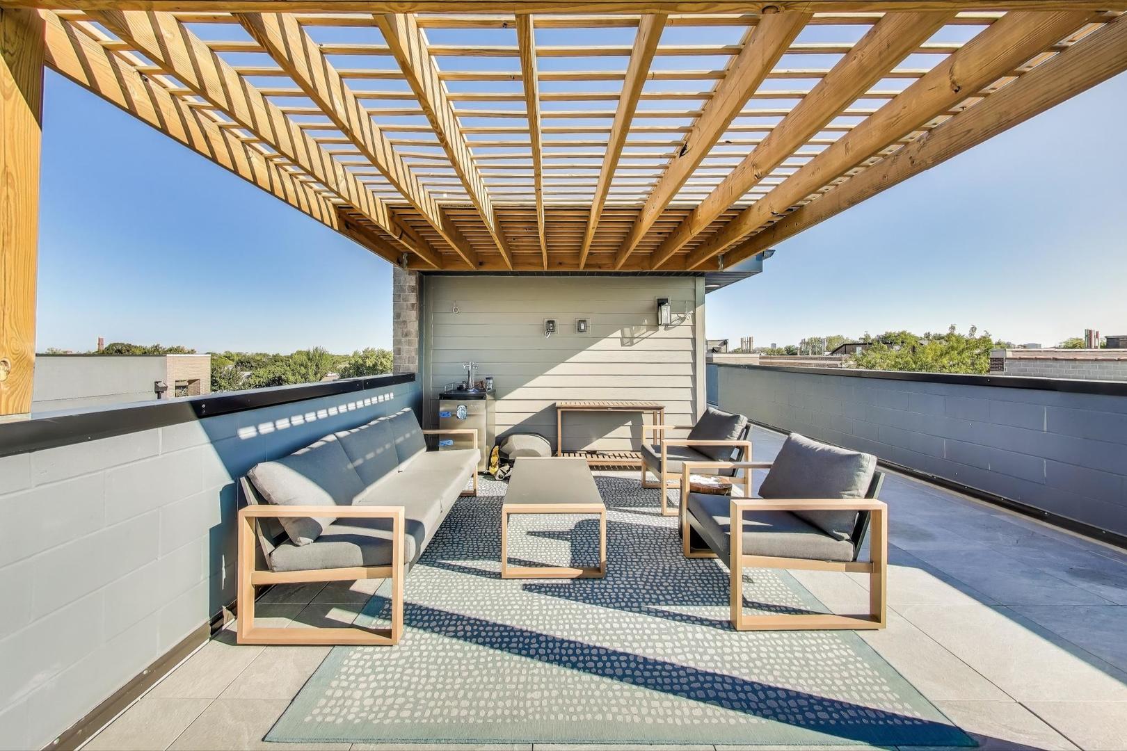 2141 W Belmont Avenue Unit: 3
