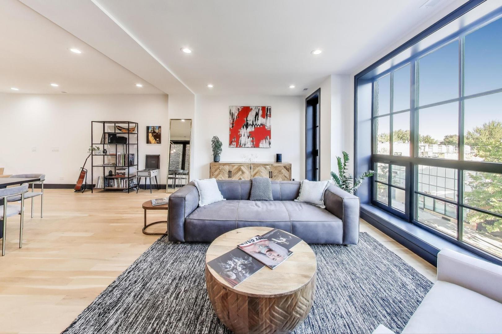 2141 W Belmont Avenue Unit: 3
