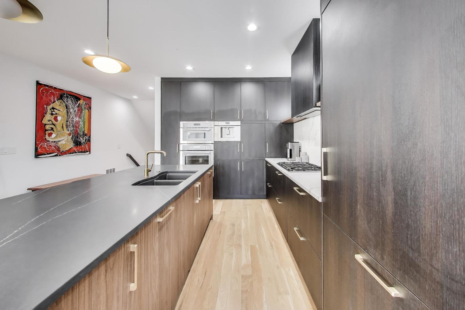 2141 W Belmont Avenue Unit: 3