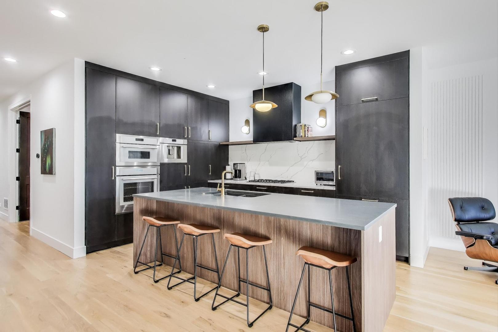 2141 W Belmont Avenue Unit: 3