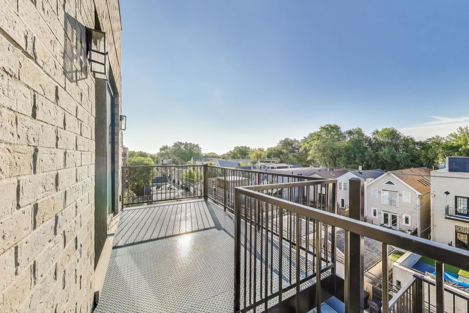 2141 W Belmont Avenue Unit: 3