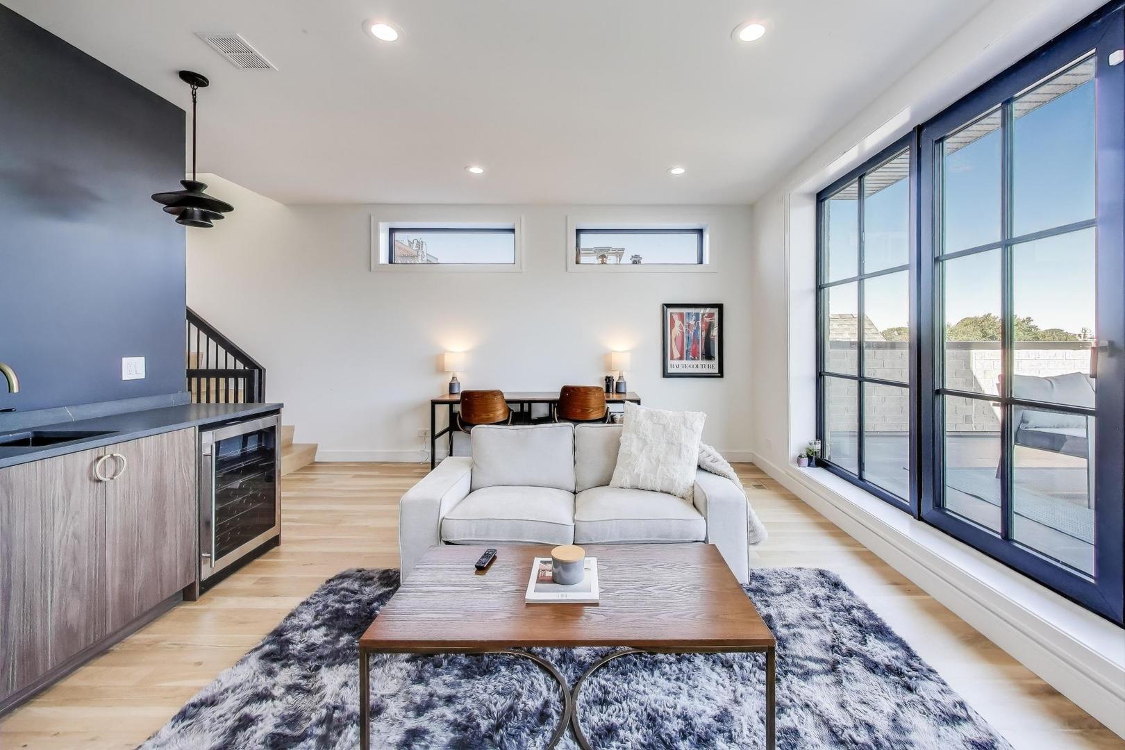 2141 W Belmont Avenue Unit: 3