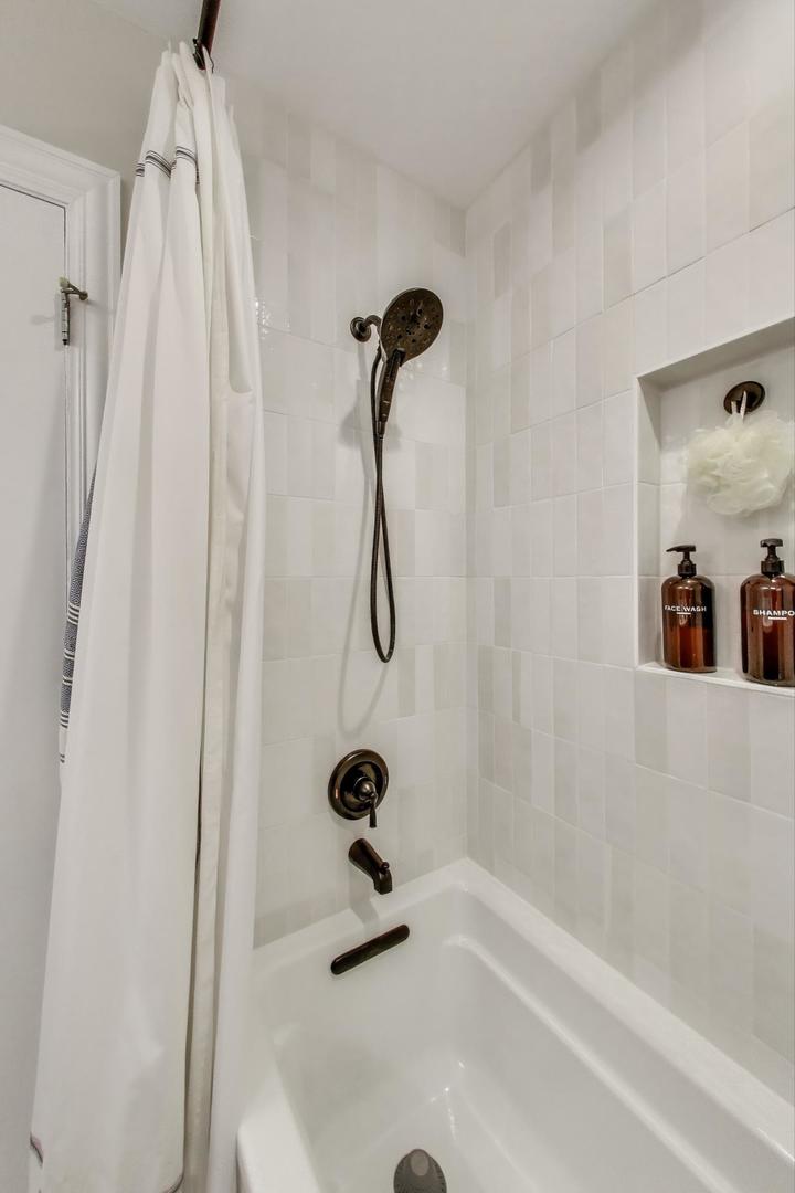 1645 W Addison Street Unit: 1