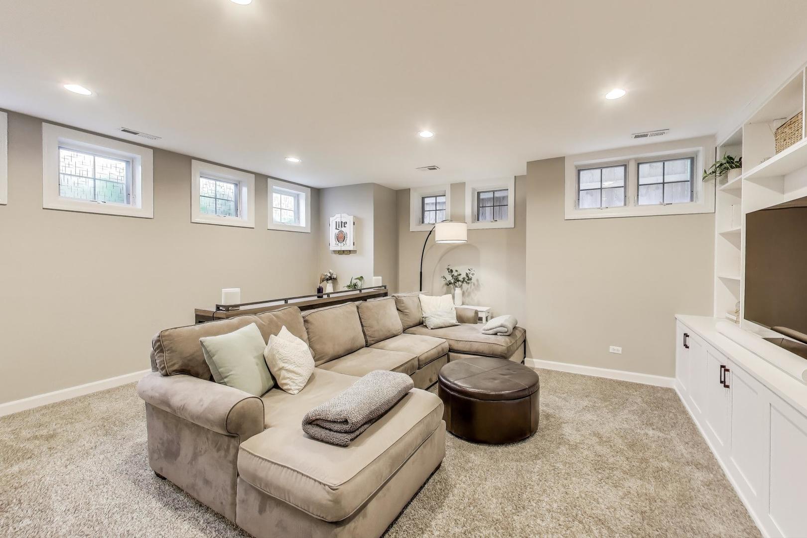 1645 W Addison Street Unit: 1