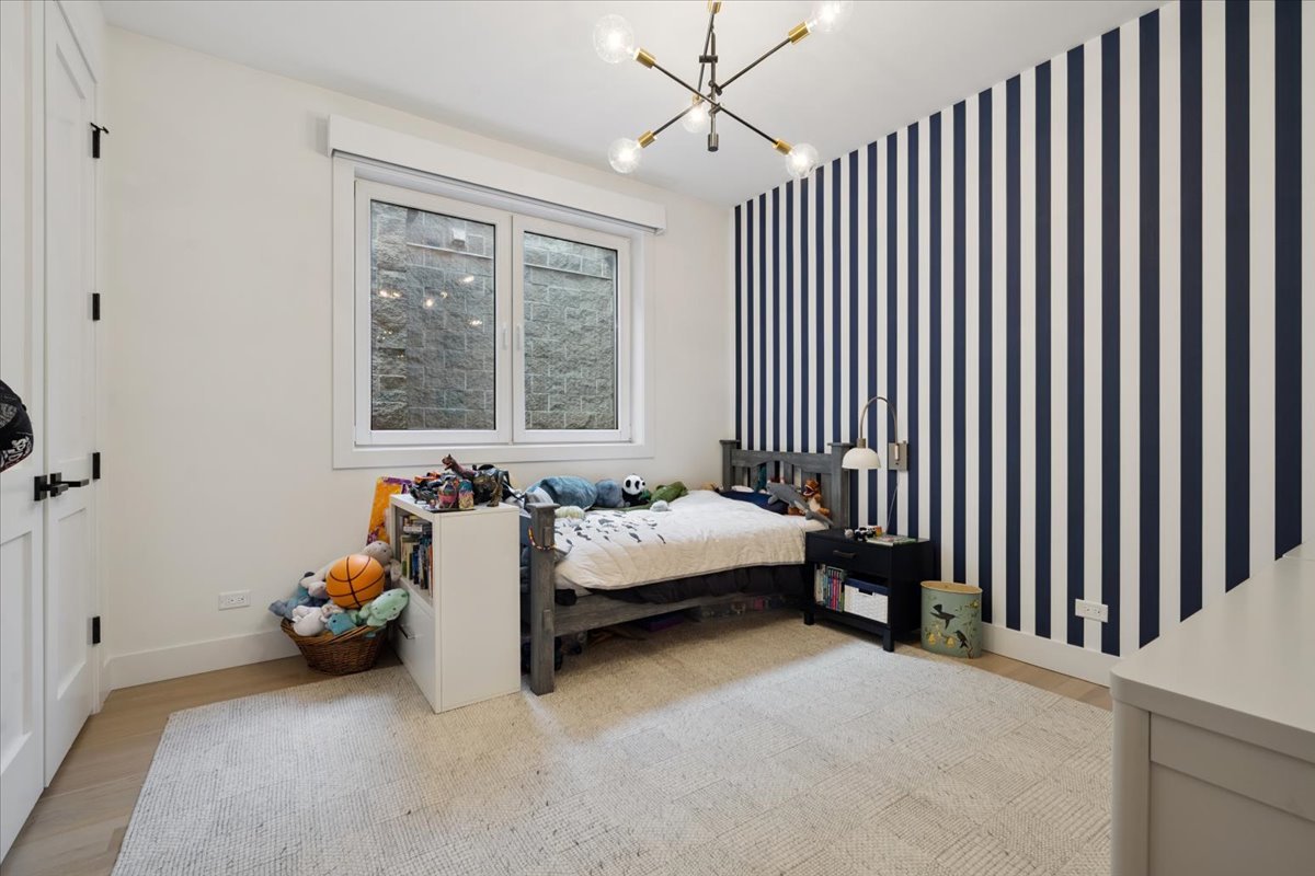 2149 W Belmont Avenue Unit: 3W