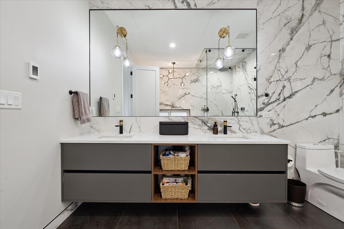 2149 W Belmont Avenue Unit: 3W