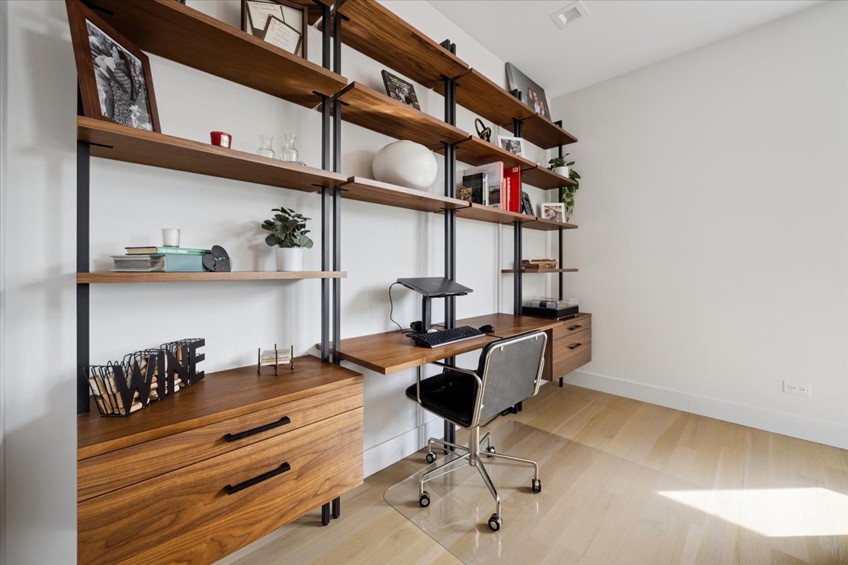 2149 W Belmont Avenue Unit: 3W