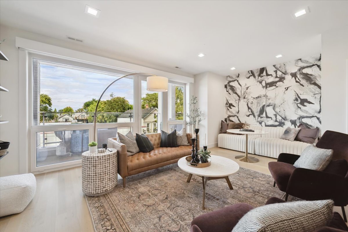 2149 W Belmont Avenue Unit: 3W